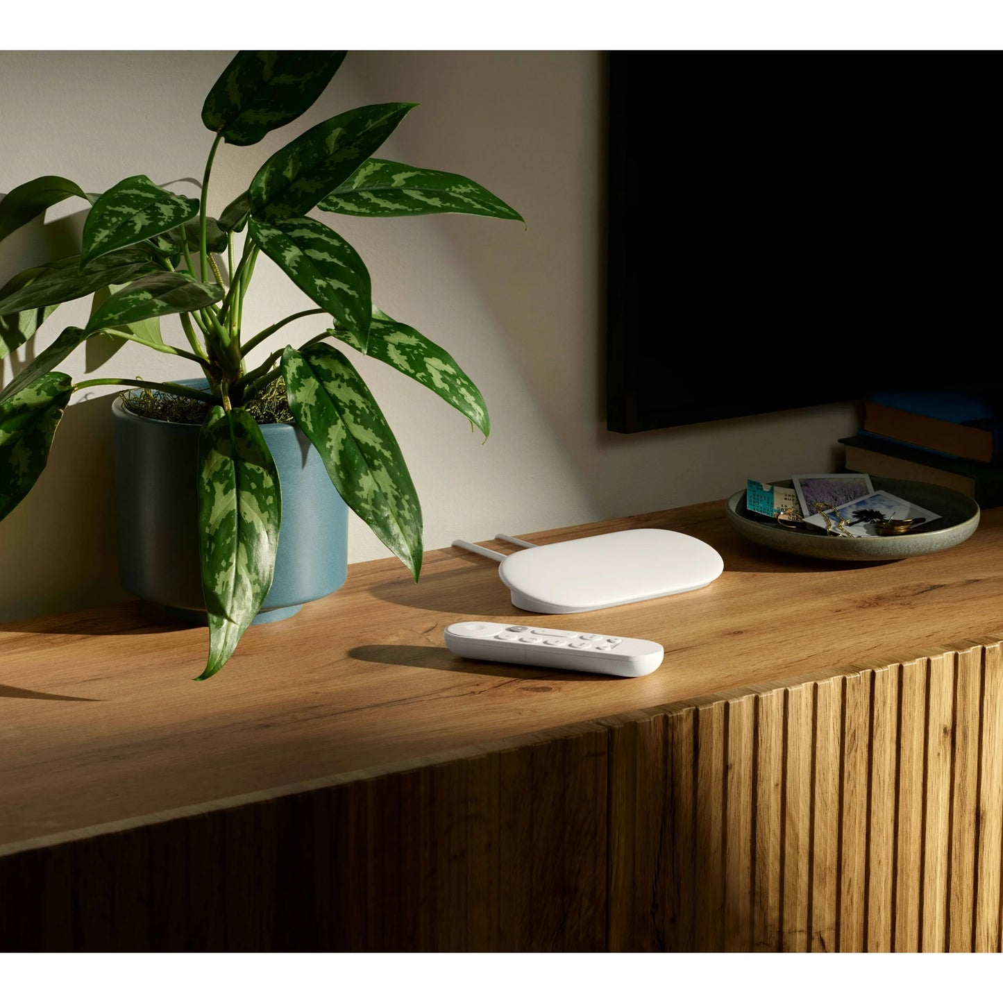 Google TV Streamer 4K HDR - Fast Streaming TV with Voice Search Remote